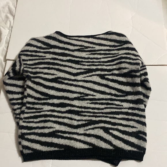 Absolutely gorgeous Elsamanda made in Italy zebra striped sweater - Picture 3 of 7